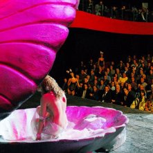 Una Sequenza Di Moana Ambientata Durante Uno Dei Tanti Show Della Pornodiva 139957