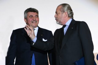 Fil.mare 2009: Aurelio De Laurentiis con il 'munaciello' regalatogli dall'orafo Roberto De Laurentiis