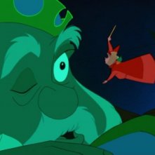 Re Uberto e la fata Flora in una scena del film d'animazione La bella addormentata nel bosco