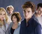 Twilight: il cast riunito all'Epic Cons di Chicago, il 'ritratto di famiglia' per testimoniare l'evento
