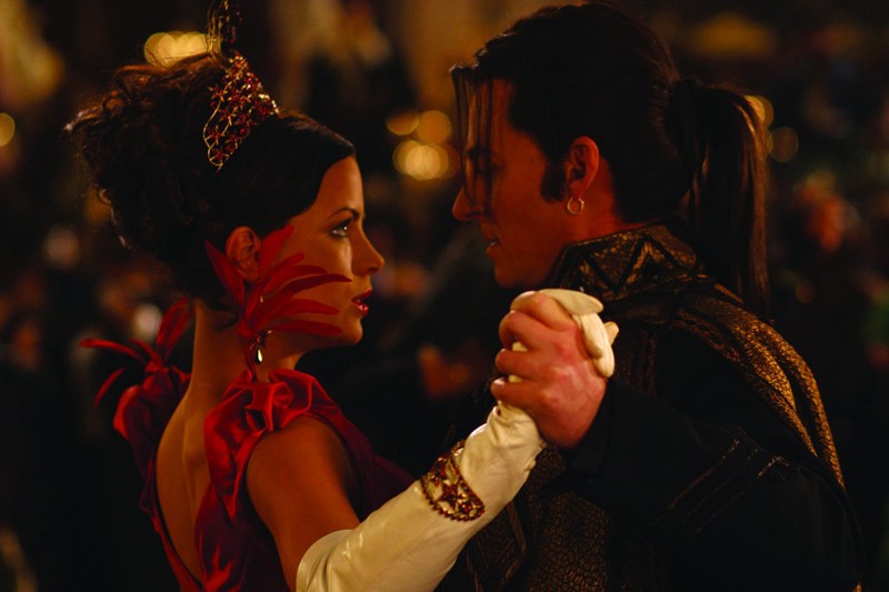 Anna Kate Beckinsale Danza Con Richard Roxburgh Il Conte Dracula Nel Film Van Helsing 140399