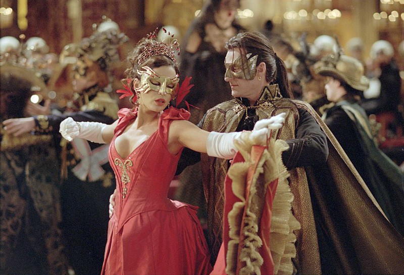 Anna Kate Beckinsale E Dracula Richard Roxburgh Al Ballo In Maschera Nel Film Van Helsing 140425