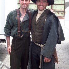Una foto di Michael Fassbender e Sean Boyd sul set del film Jonah Hex