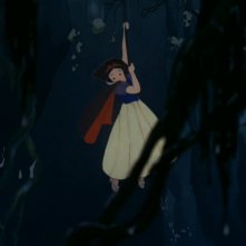 La protagonista in una scena del film d'animazione Biancaneve e i sette nani ( 1937 )