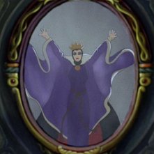 La regina in una celebre scena del film d'animazione Biancaneve e i sette nani ( 1937 )