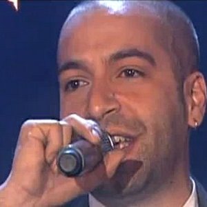 Una foto di Giuliano Rassu durante una performance a X-Factor 3