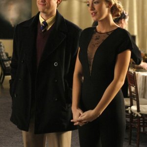 Una scena dell'episodio Treasure of Serena Madre di Gossip Girl con Aaron Tveit e Blake Lively