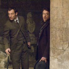 Jude Law e Robert Downey Jr. protagonisti del film Sherlock Holmes