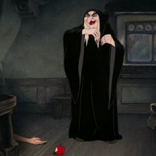 La strega ha ucciso Biancaneve in una scena del film d'animazione Biancaneve e i sette nani ( 1937 )