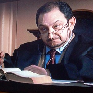 Orfeo Orlando è il giudice nel film Uno su due di Eugenio Cappuccio