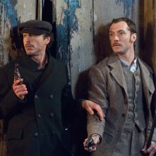 Robert Downey Jr. e Jude Law in un'immagine di Sherlock Holmes