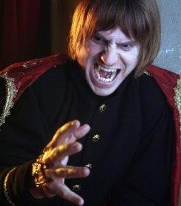 Oren Skoog vampiro in Transylmania