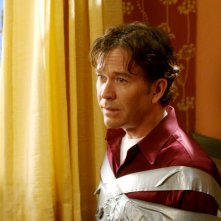 Timothy Hutton in una scena del film Serious Moonlight