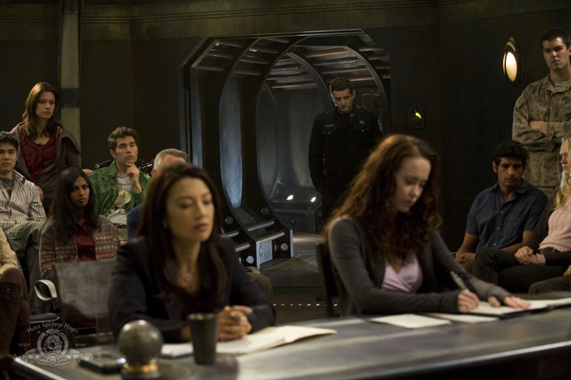 Camille Ming Na E Chloe Elyse Levesque Sono L Accusa E La Difesa In Una Scena Dell Episodio Justice Di Stargate Universe 140872
