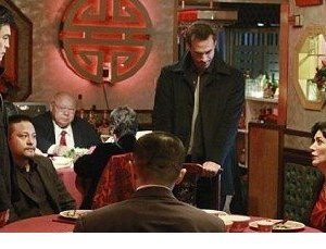 FlashForward: Shohreh Aghdashloo, Joseph Fiennes e John Cho in una scena dell'episodio A561984