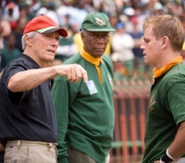 Il regista Clint Eastwood con Morgan Freeman e Matt Damon sul set del film Invictus