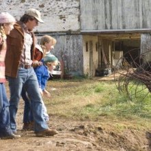 Mark Wahlberg, Saoirse Ronan, Rose McIver e il piccolo Christian Thomas Ashdale in una scena del film Amabili resti
