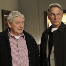 Papà Gibbs (Ralph Waite) e Jethro (Mark Harmon) nell'episodio Faith di Navy N.C.I.S.