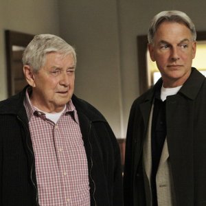 Papà Gibbs (Ralph Waite) e Jethro (Mark Harmon) nell'episodio Faith di Navy N.C.I.S.