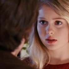 Rose McIver in una scena del film Amabili resti