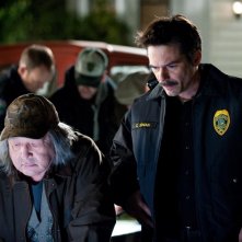 Harry Clearwater (Graham Greene) e Charlie (Billy Burke) cercano Bella nel film The Twilight Saga: New Moon