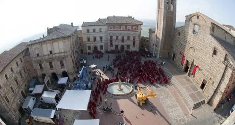 Una Vista Dall Alto Del Set Di New Moon Allestito A Montepulciano In Toscana