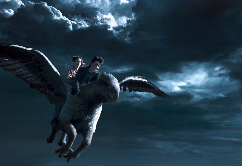 Emma Watson E Daniel Radcliffe Cavalcano Fierobecco In Una Scena Di Harry Potter E Il Prigioniero Di Azkaban 141302