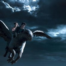 Emma Watson e Daniel Radcliffe cavalcano Fierobecco in una scena di Harry Potter e il prigioniero di Azkaban