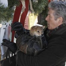 Richard Gere con il cane Hachi in una sequenza del film Hachiko