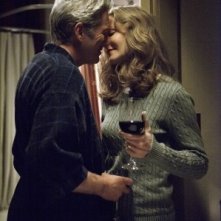 Richard Gere e Joan Allen in una scena del film Hachiko