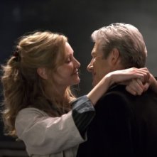 Richard Gere e Joan Allen in una sequenza del film Hachiko