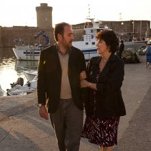Valerio Mastandrea e Stefania Sandrelli in una scena de La prima cosa bella