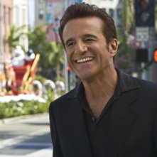 Christian De Sica in una scena del film Natale a Beverly Hills