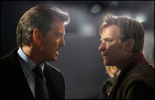 Ewan McGregor e Pierce Brosnan nel film Uomo nell'ombra (The Ghost Writer) di Roman Polanski.