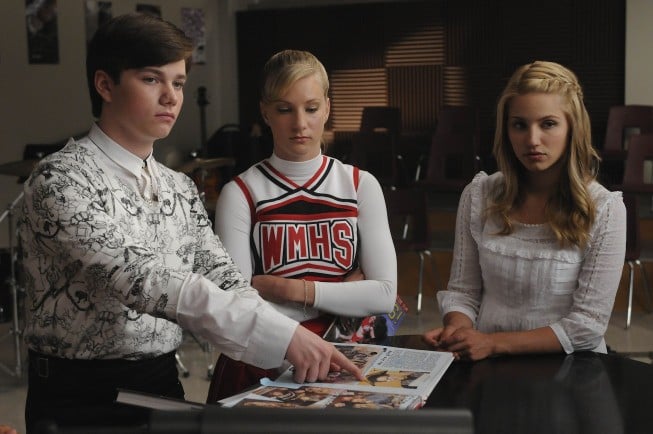 Glee: Chris Colfer, Heather Morris e Dianna Agron in una scena dell'episodio Mattress