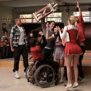 Glee: il club festeggia nell'episodio Sectionals