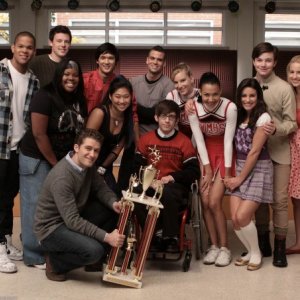 Glee: una scena di gruppo dall'episodio Sectionals