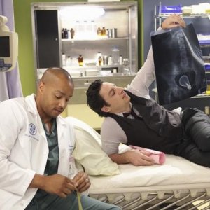 Scrubs: Zach Braff e Donald Faison in una scena dell'episodio Our Mysteries
