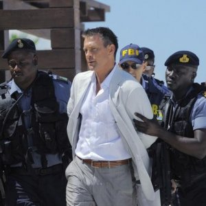 Ugly Betty: Vanessa Williams e Grant Bowler in una scena dell'episodio The Bahamas Triangle