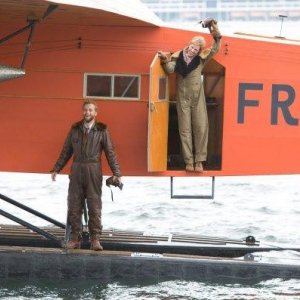 Hilary Swank e Joe Anderson in una scena del film Amelia