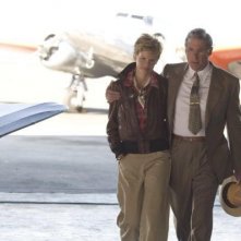 Hilary Swank e Richard Gere in una sequenza del film Amelia