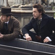 Jude Law e Robert Downey Jr., protagonisti di Sherlock Holmes