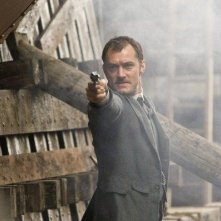 Jude Law nei panni del dottor Watson nel film Sherlock Holmes