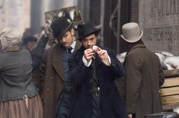 Robert Downey Jr. e Jude Law in un'immagine tratta dal film Sherlock Holmes