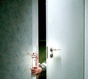 Un'immagine del film Lasciami entrare