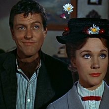 Dick Van Dyke e Julie Andrews in una scena del film Mary Poppins ( 1964 )