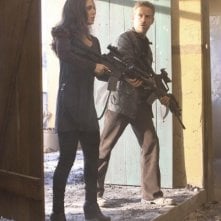 Dollhouse: Eliza Dushku e Reed Diamond in una scena dell'episodio The Attic