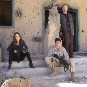 Dollhouse: Eliza Dushku, Enver Gjokaj e Reed Diamond nell'episodio The Attic