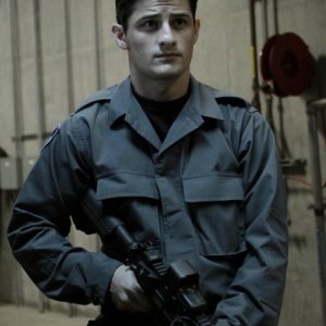 Dollhouse: Enver Gjokaj nell'episodio Stop-Loss