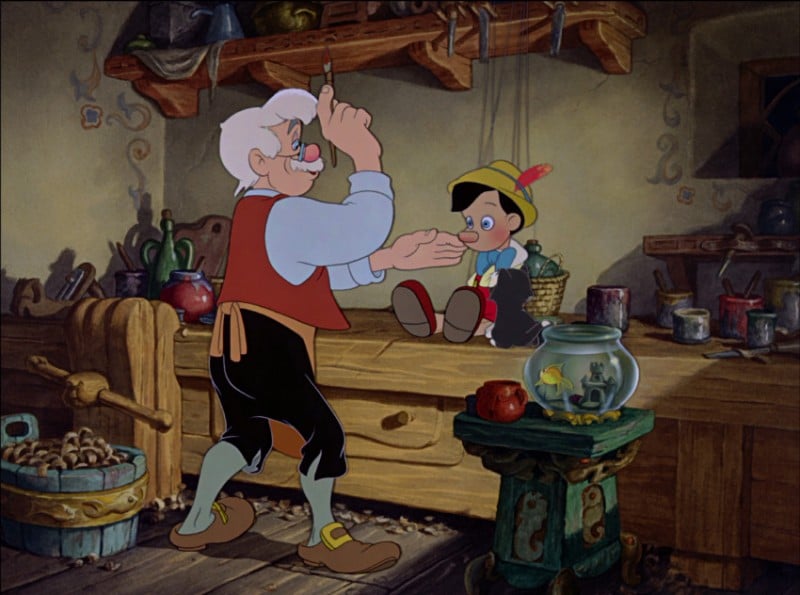 Geppetto e il suo burrattino in una scena del film d'animazione Pinocchio (1940)